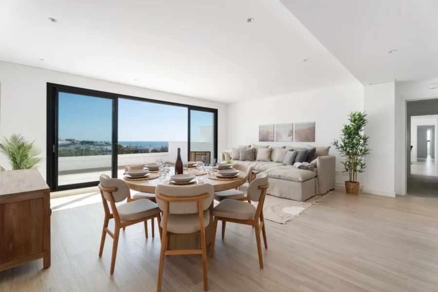 ELEGANT 4-BEDROOM HOME WITH EXPANSIVE TERRACE AND OPEN VIEWS IN LA CALA DE MIJAS