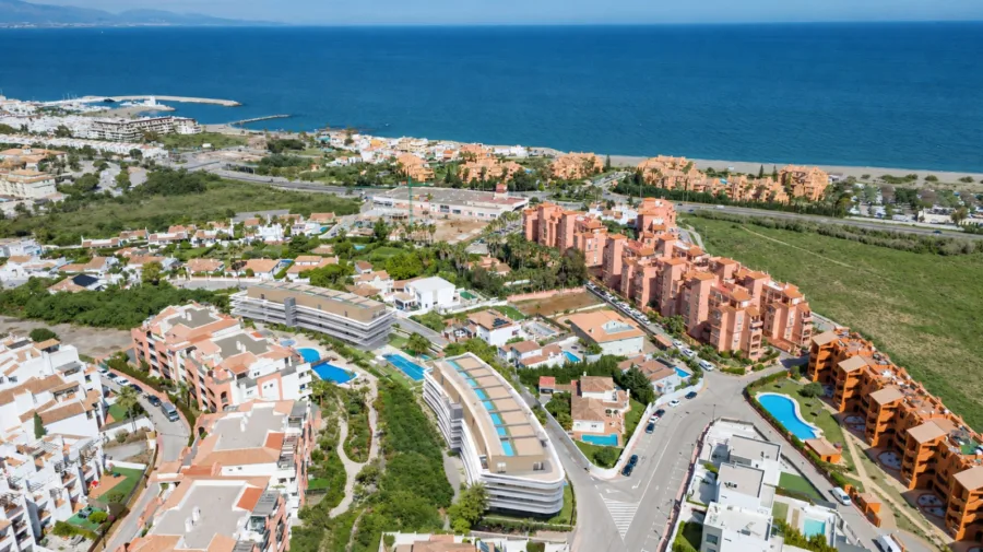 New-Build Apartment with Terrace and Views in Los Hidalgos, Manilva