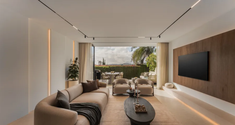 Newly reformed 3 bed townhouse in the heart of Aloha