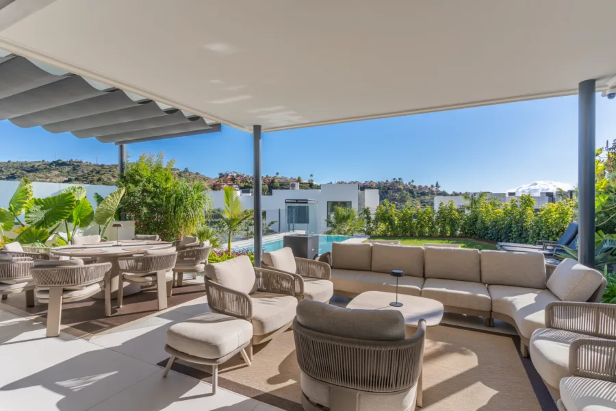 Exclusive 4 bedrooms semi-detached villa in Soul Santa Clara