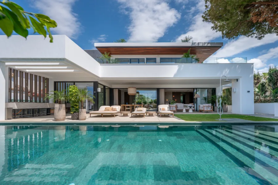 Brand new build villa in Marbesa 35 with amazing sea views and walking distance to the beach