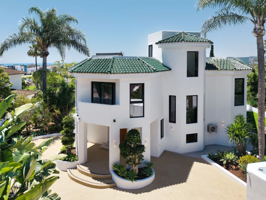 Brand New 6 bedroom Family home