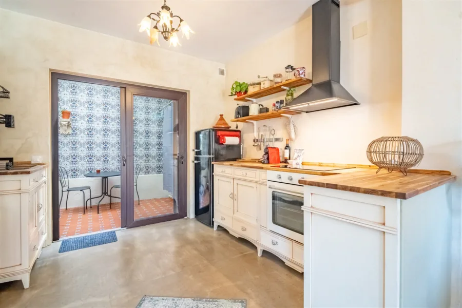 High-Yield Investment in El Palo: Townhouse with 2 Independent Units & Tourist Licenses