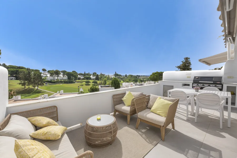 Renovated townhouse, frontline Aloha Golf, Sea Views, Azahara II