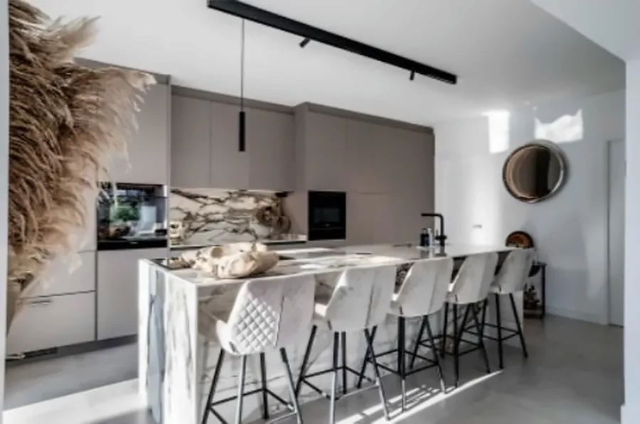 Luxury 6-Bedroom Villa with Sea & Mountain Views in Nagüeles, Marbella
