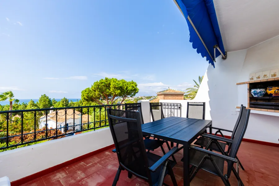Renovated Corner Townhouse with Panoramic Sea Views & Independent Studio