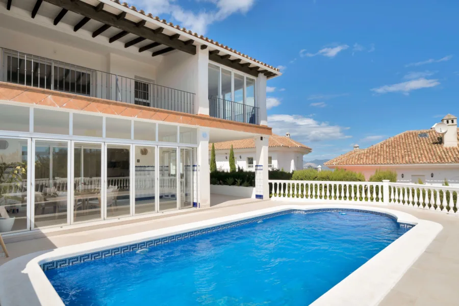 Recently Renovated semi-detached house in La Mairena surrounded by Nature!