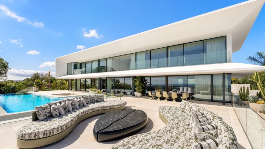 Villa Aldebarán: Luxury Villa for Sale in La Reserva de Sotogrande with Golf and Sea Views