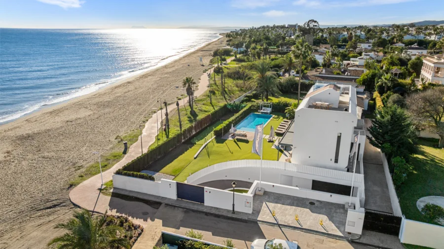 Villa in New Golden Mile