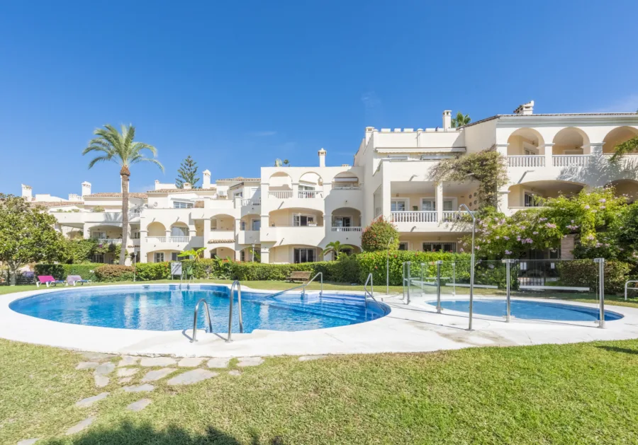 Great Opportunity – Renovated 2-Bedroom Apartment in El Paraíso, Estepona