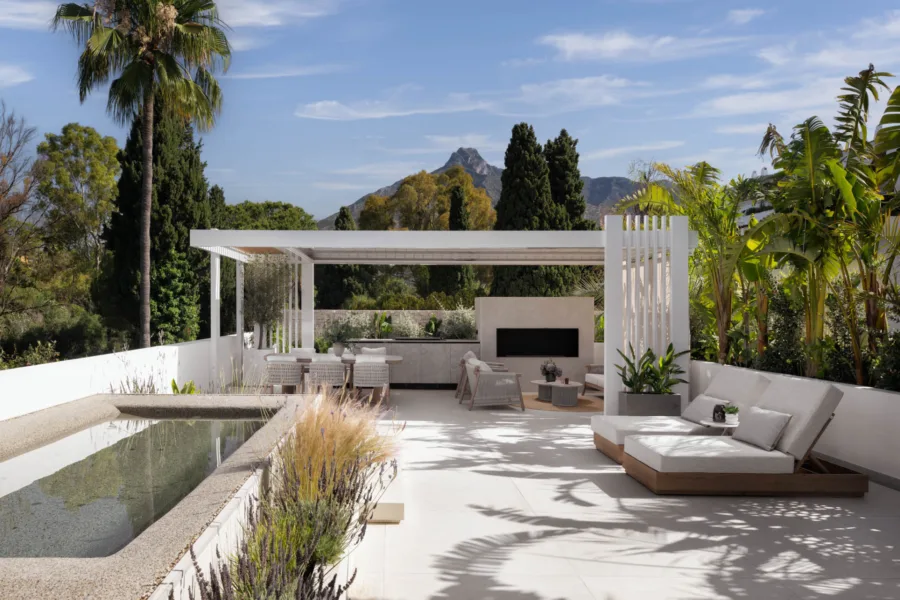 Beautifully Renovated Duplex Penthouse with 105 m² Private Rooftop