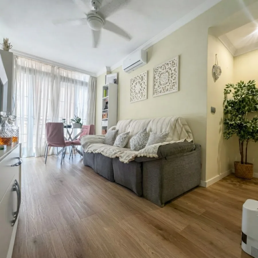 3-bedroom apartment in El Ejido neighborhood. Just 10 minutes from the city center!