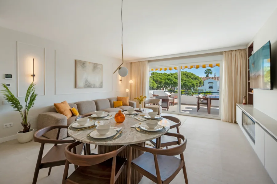 Beautifully refurbished beachside penthouse in El Presidente