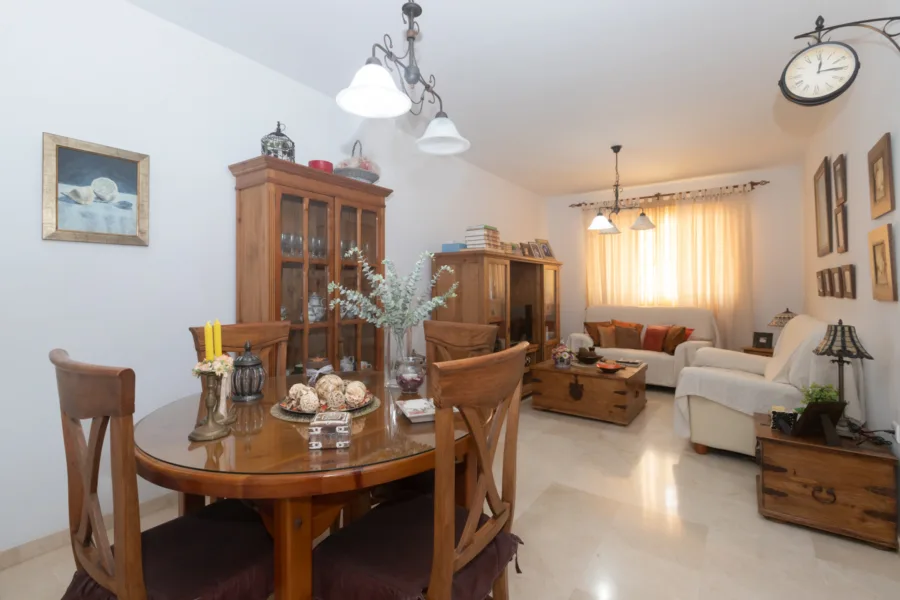 Spacious 3-bedroom home in Huerta Nueva, Estepona.