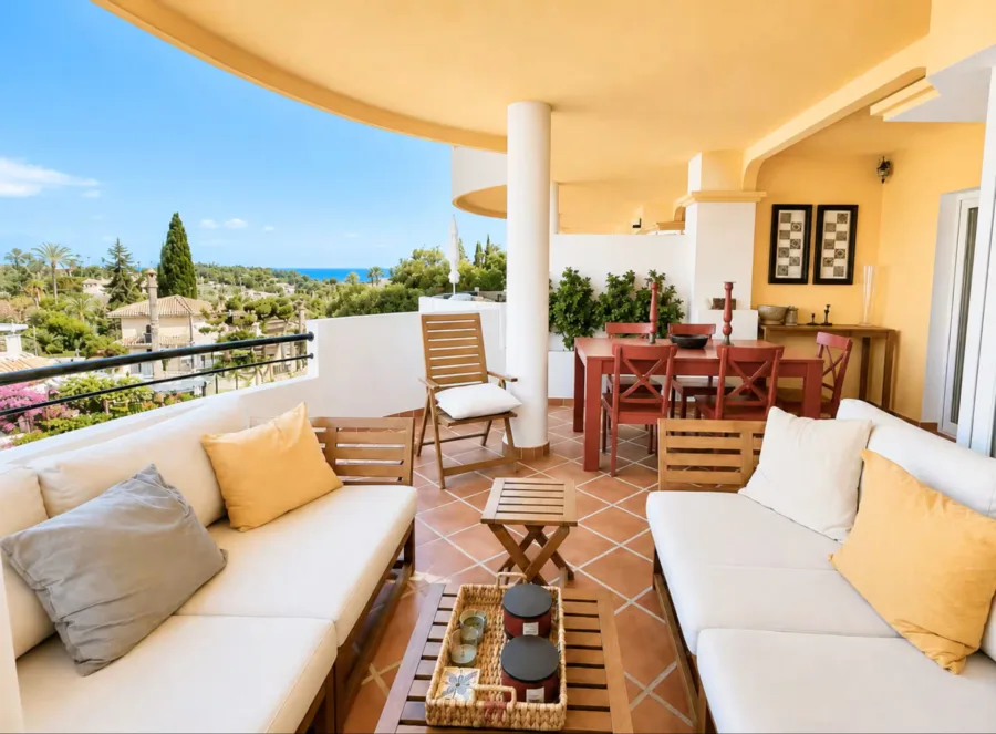Charming duplex apartment set in prime location with panoramic views