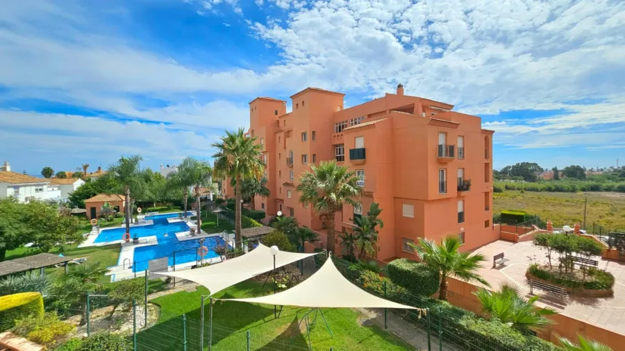 South-facing two-bedroom apartment with pool at Los Hidalgos Golf, Manilva.