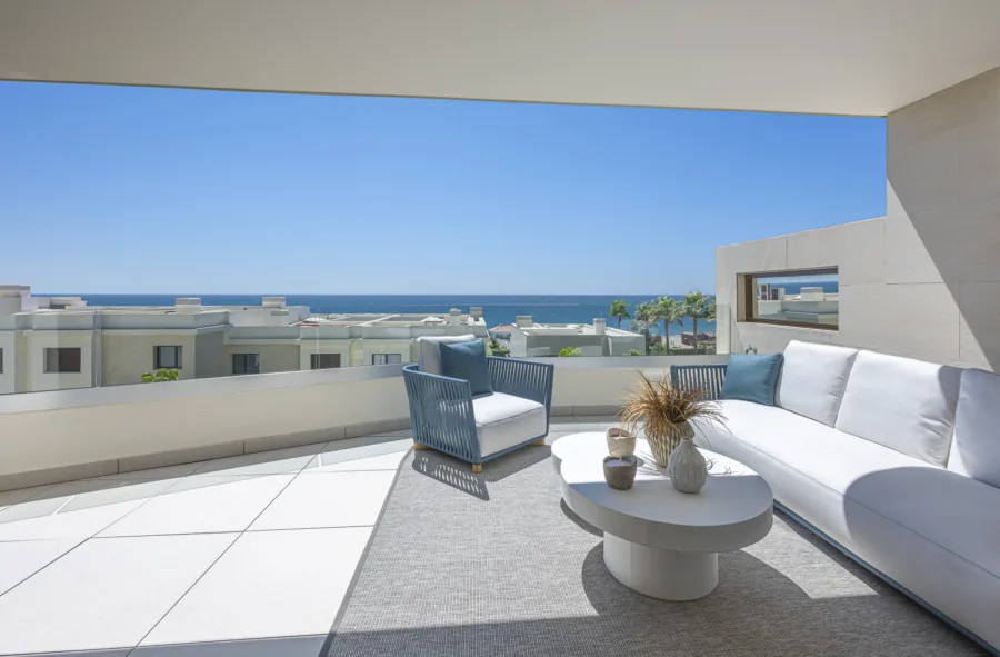 FIRST LINE BEACH APARTMENT – VELAYA – ESTEPONA