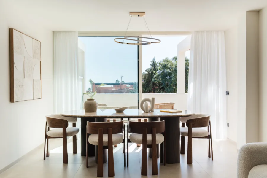 Palacetes 7 – Beautifully renovated three-bedroom apartment in La Cerquilla with Sea views.