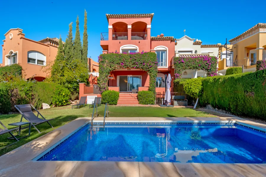 Villa with Independent Apartment and Rooftop Office near Puerto Banús
