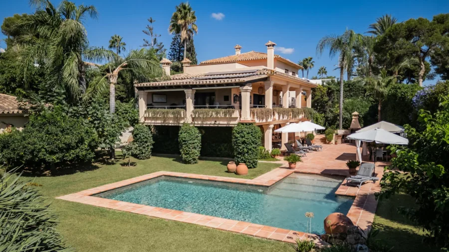 Villa in Los Monteros Playa