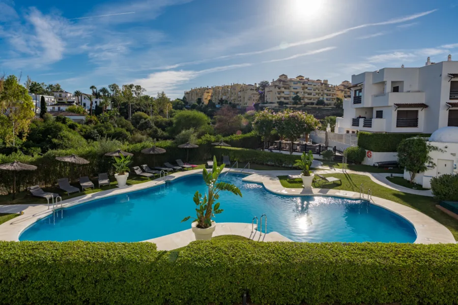 Beautiful Two-Bedroom Apartment Overlooking the Pool in Golf Hills, Estepona