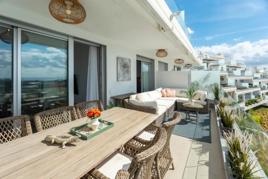 Modern 3-Bedroom Apartment in Oceana Views, Cancelada