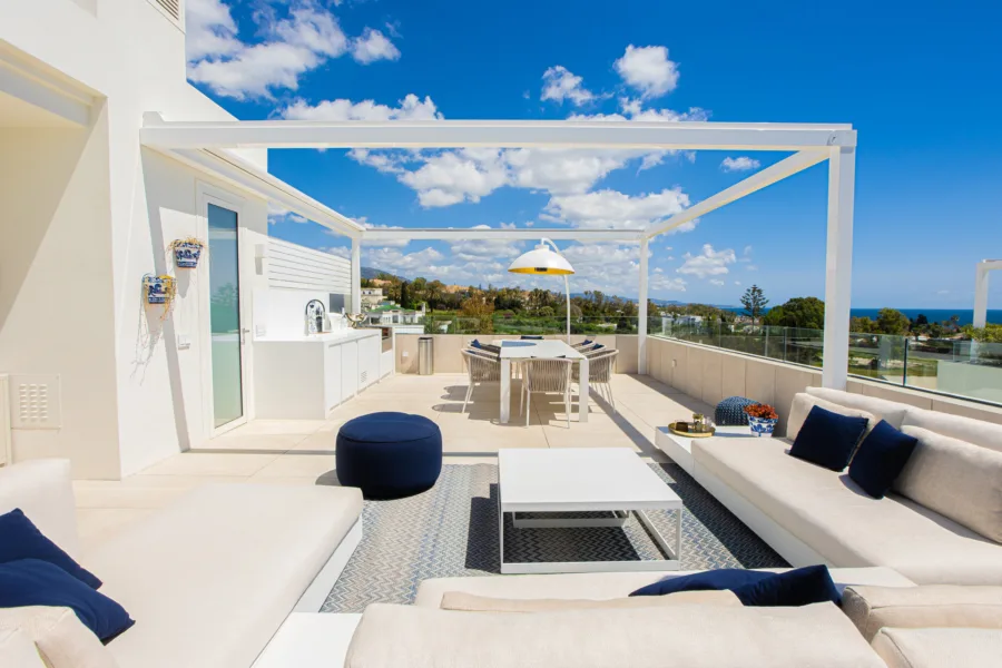 Luxury Penthouse with Private Rooftop Pool in Benalús, Marbella